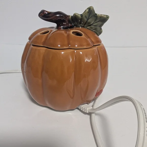 Yankee Candle Pumpkin Wax Warmer - Picture 2 of 6